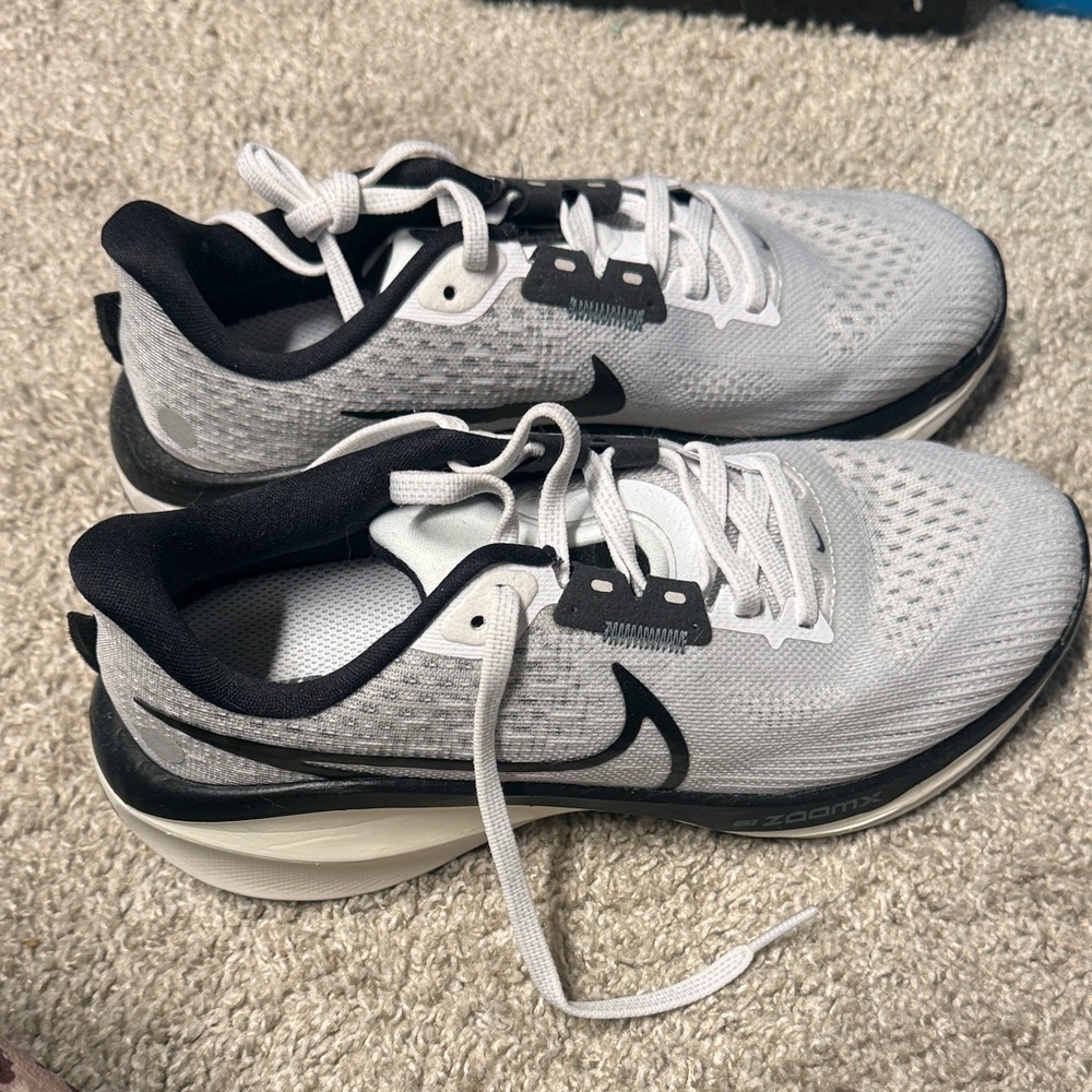Nike Zoom Vomero 17 Running Shoes in White and Black